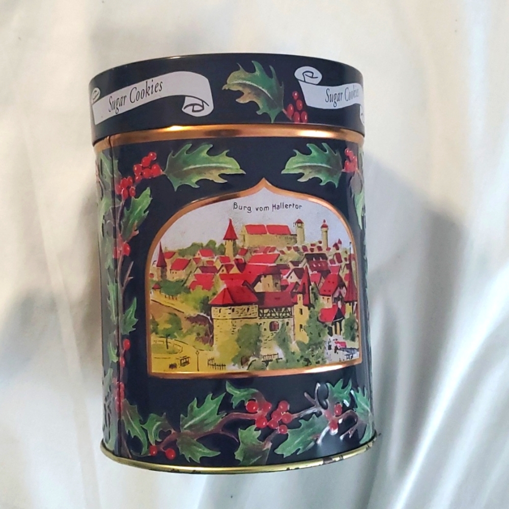 : 2003 Lambertz We Wish You A Merry Christmas musical  Wind Up sugar cookie Tin